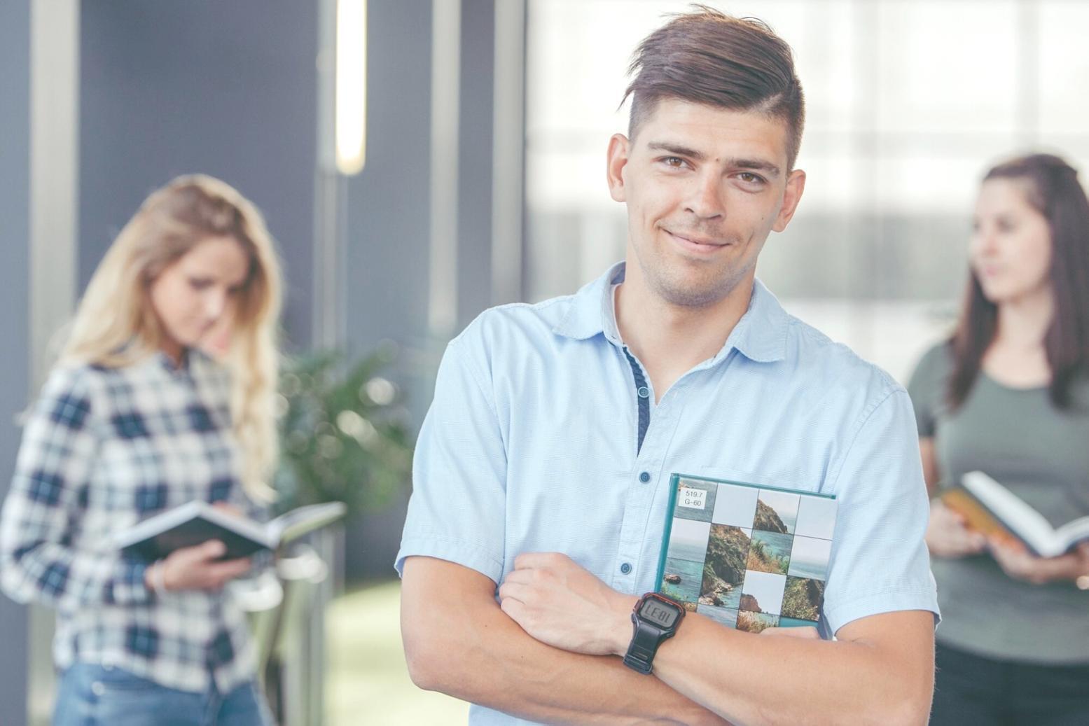 Espacio de trabajo ordenado para estudiar modelado financiero
